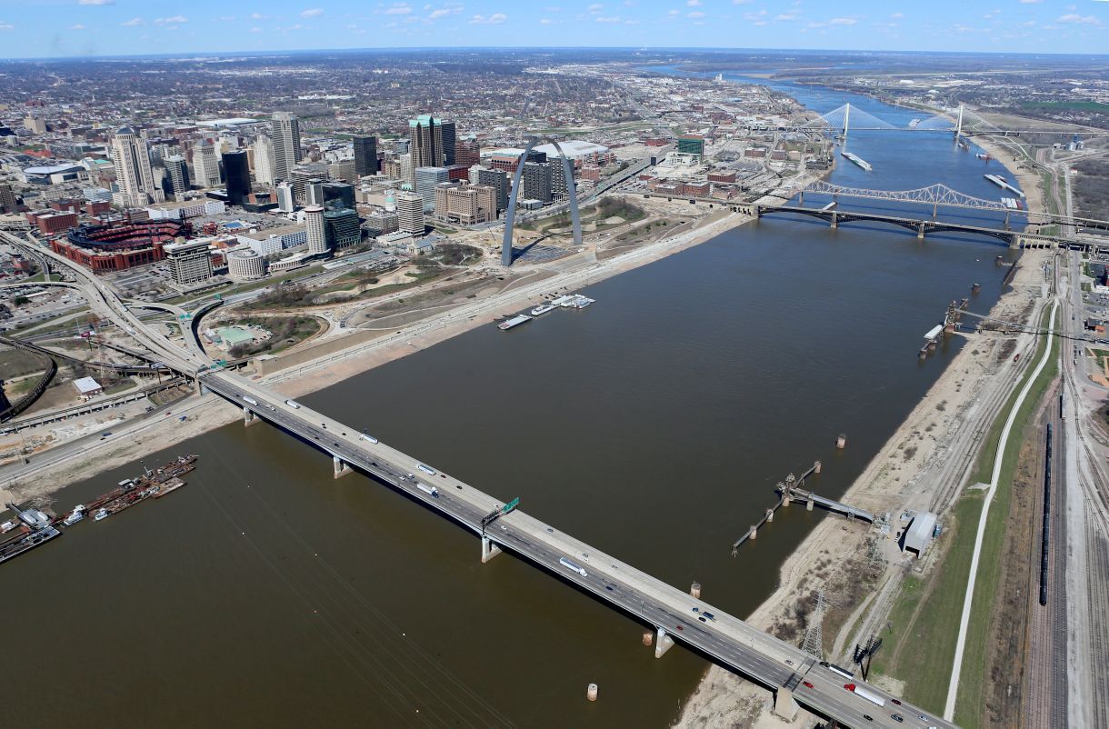 The Poplar Street Bridge